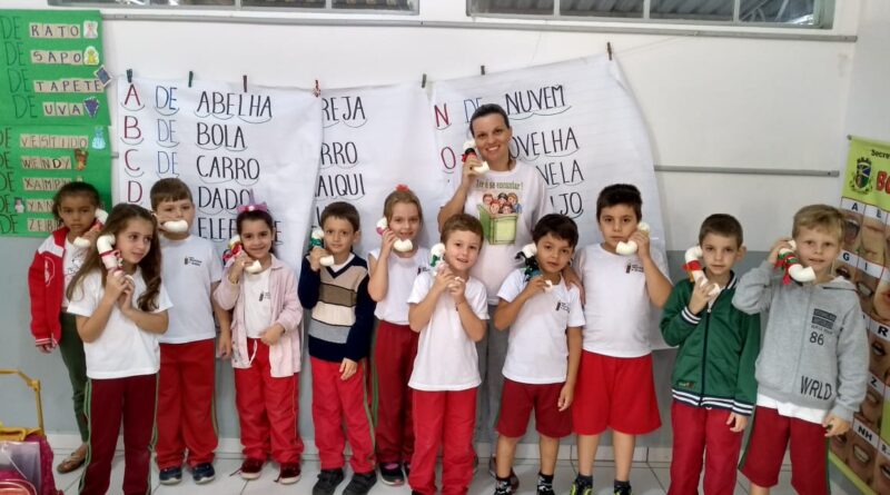 Escola Municipal de Educação Básica Padre José da Poian, na localidade do Salto aderiu ao projeto Sussurrofone