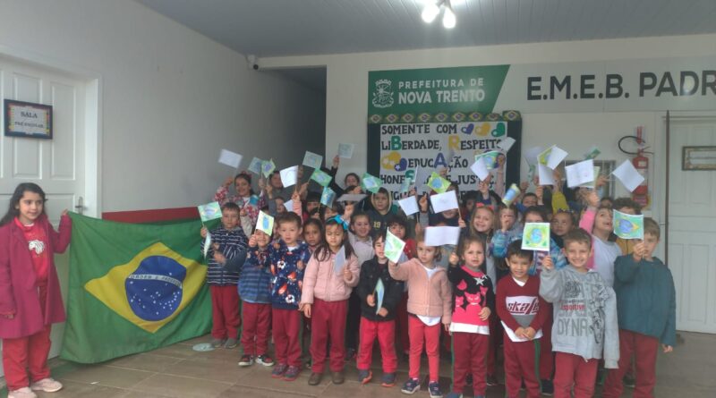 Alunos da EMEB Padre José da Poian, no bairro Salto