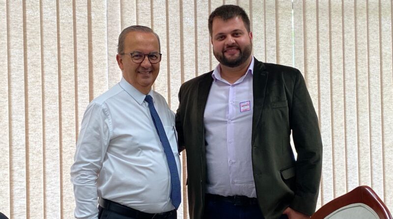 Prefeito Tiago Dalsasso com o senador e governador eleito de Santa Catarina, Jorginho Mello